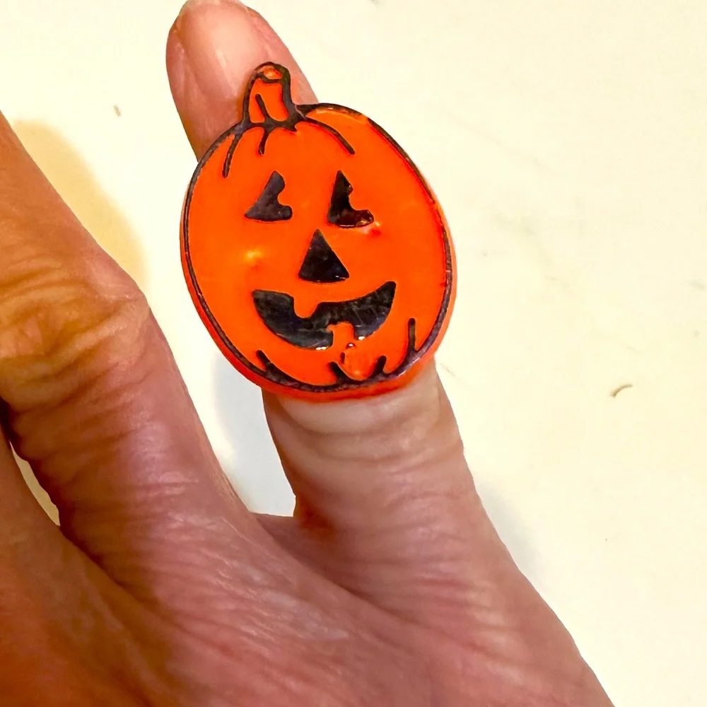 VTG PUMPKIN JACK O LANTERN CHILDRENS KIDS HALLOWEEN TRICK OR TREAT RING PLASTIC